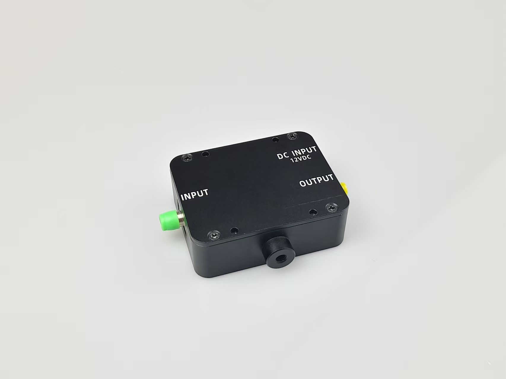 PD12是一種帶放大電路的光電探測(cè)器，可與光學(xué)系統(tǒng)中的FC連接光纜一起使用,最大帶寬為1GHz，探測(cè)器有兩種光譜范圍可選，分別是400-1000nm和1000-1700nm。