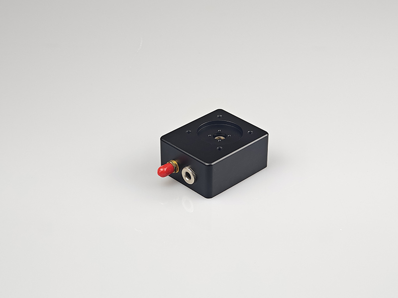 DET20系列光電探測器采用一顆320-1100nm響應的Si硅光電二極管，不帶放大電路，適合用于探測mW級光功率，該系列探測器擁有幾乎無法察覺的噪聲。