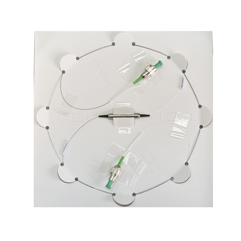 它具有寬工作波長、高隔離度&低插入損耗&低 PDL、高穩(wěn)定性和可靠性等特點，常用于 EDFA&Testing 儀器、發(fā)射機、波分復用器&DWDM 系統(tǒng)等。